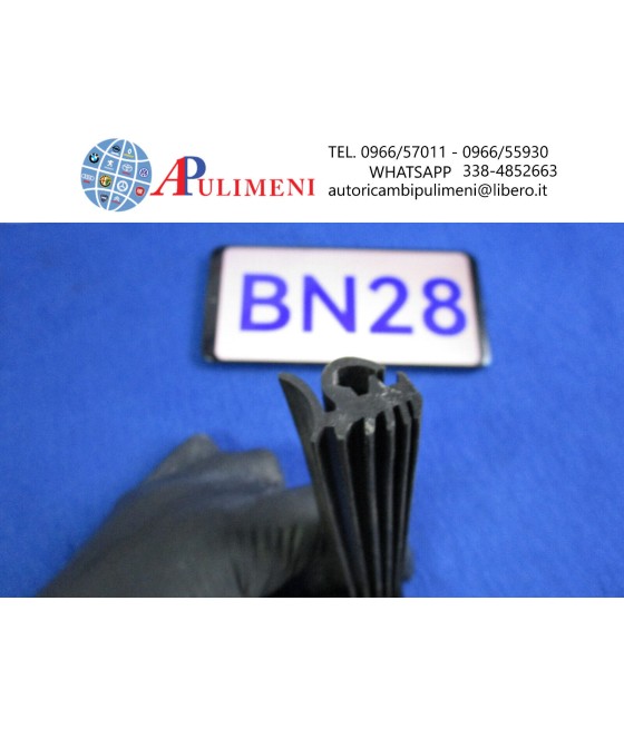GUARNIZIONE CANALINO VETRO SCENDENTE ALFA ROMEO GIULIETTA 1981-  (LUNGH. 118 cm)
