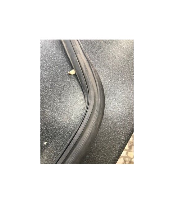 75-13390 9401603 GUARNIZIONE PARABREZZA (SEAL GLASS FRONT ) RENAULT R5 C/INSERTO