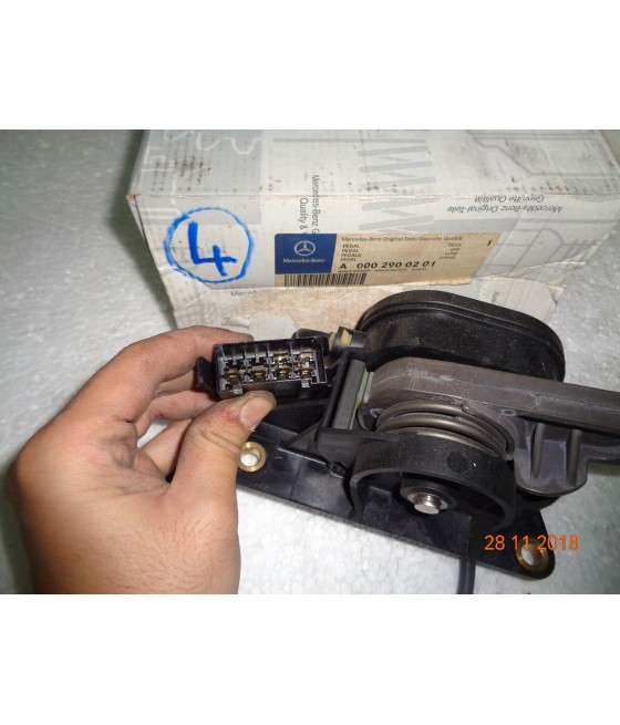 A0002900201 PEDALE ACCELLERATORE ELETTRICO MERCEDES VARIO